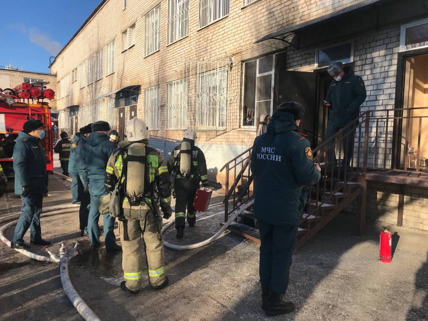 В Астрахани ищут виновного в гибели двух пациенток, погибших на пожаре в ковид-госпитале 