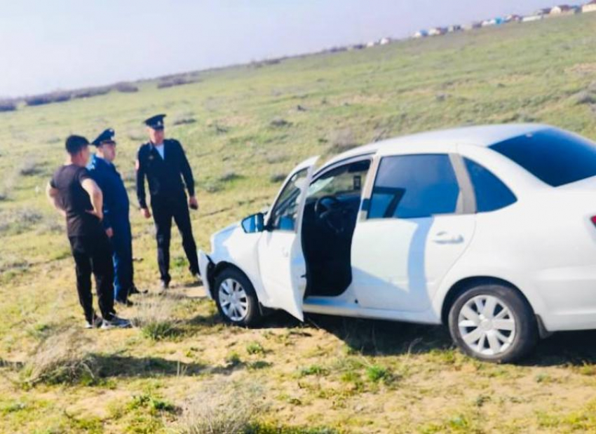 В ДТП под Астраханью с легковушкой и мотоциклом погиб подросток