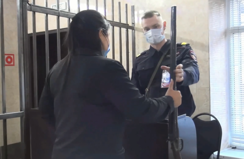 Астраханцы получили денежное вознаграждение за добровольную сдачу оружия