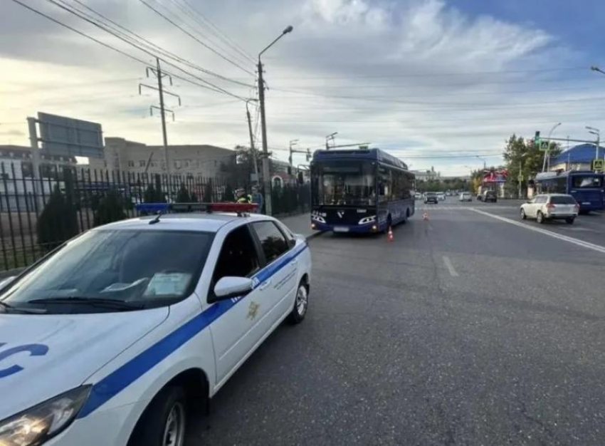 В Астрахани госпитализировали девочку, сбитую автобусом на «зебре»