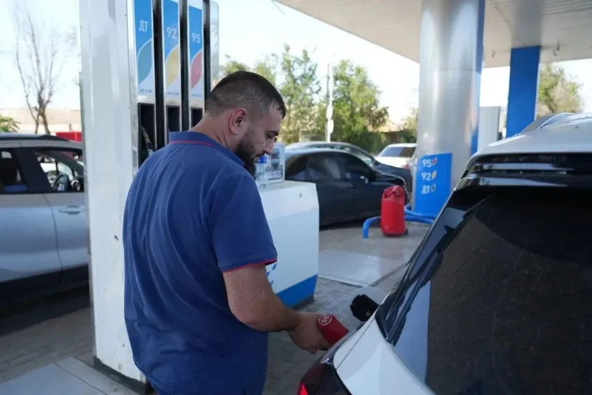 Стал известен график работы АЗС в Астрахани на сегодня: где можно заправиться