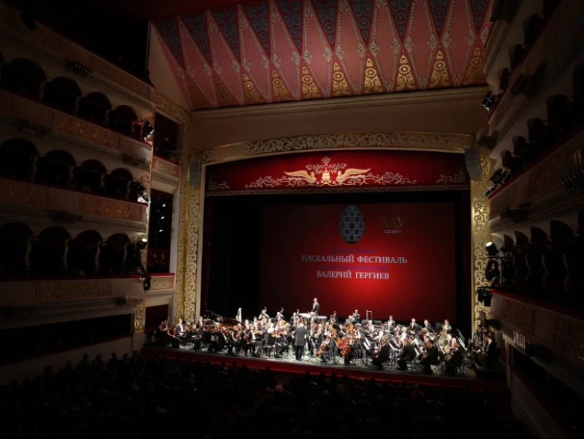 Астраханский губернатор поблагодарил маэстро Валерия Гергиева за чудесный концерт