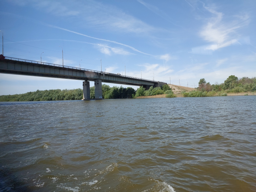 Реки Астраханской области наполняют, в них вливают миллионы кубов воды