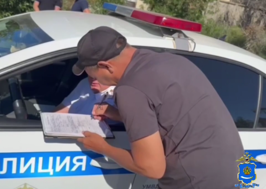 По Астрахани разъезжал иностранец за рулем ненастоящего такси
