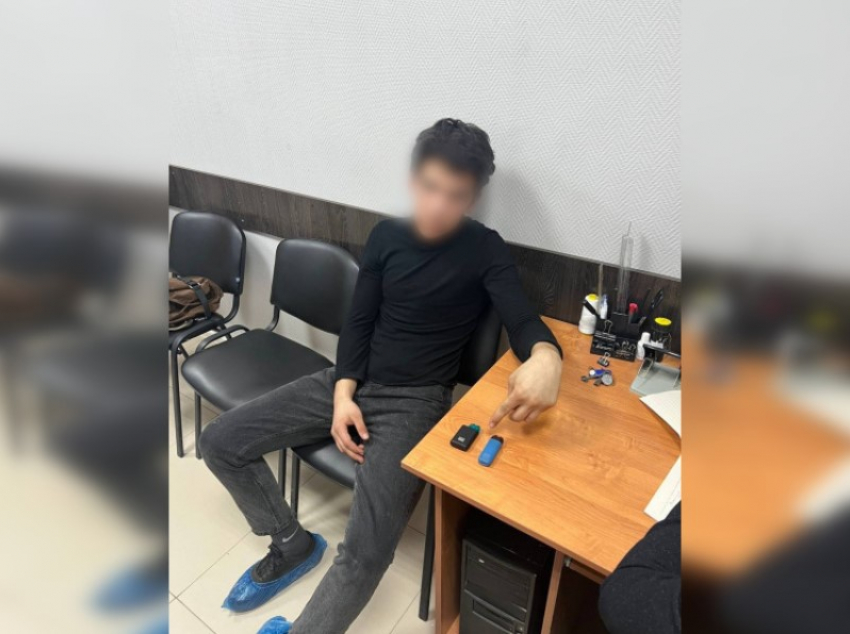 Находившийся под домашним арестом 18-летний астрахнец вновь ограбил табачный магазин
