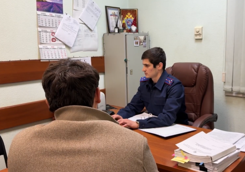 В Астрахани адвокат вытягивал деньги из своей клиентки