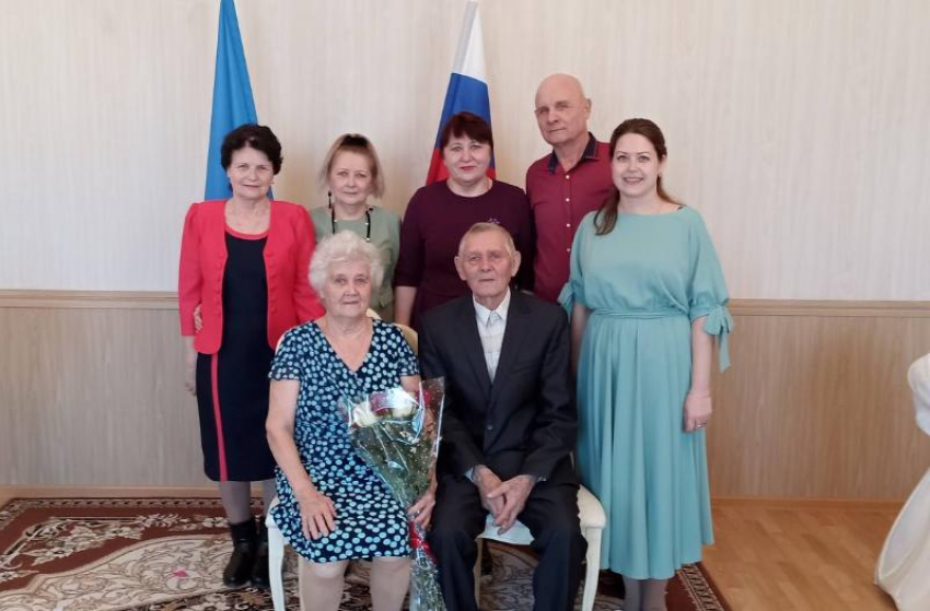 В Астрахани супруги Смирновы отпраздновали бриллиантовую свадьбу