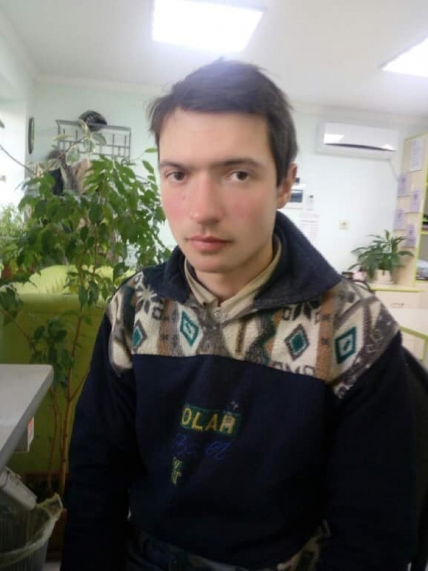 Помогите вернуться домой: в Астрахани парень замерзает на улице