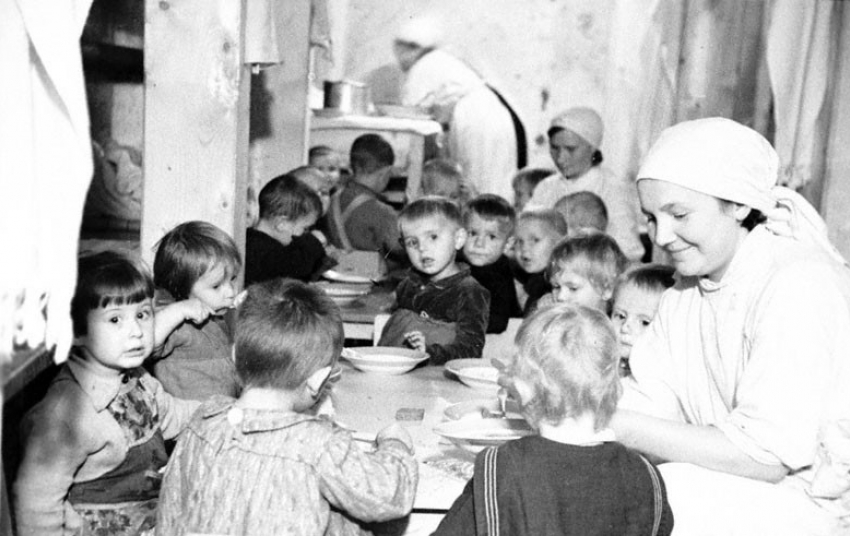 "Мама наливала мне стакан молока и давала два-три ломтика хлеба": почетный гражданин Астрахани о жизни во время войны