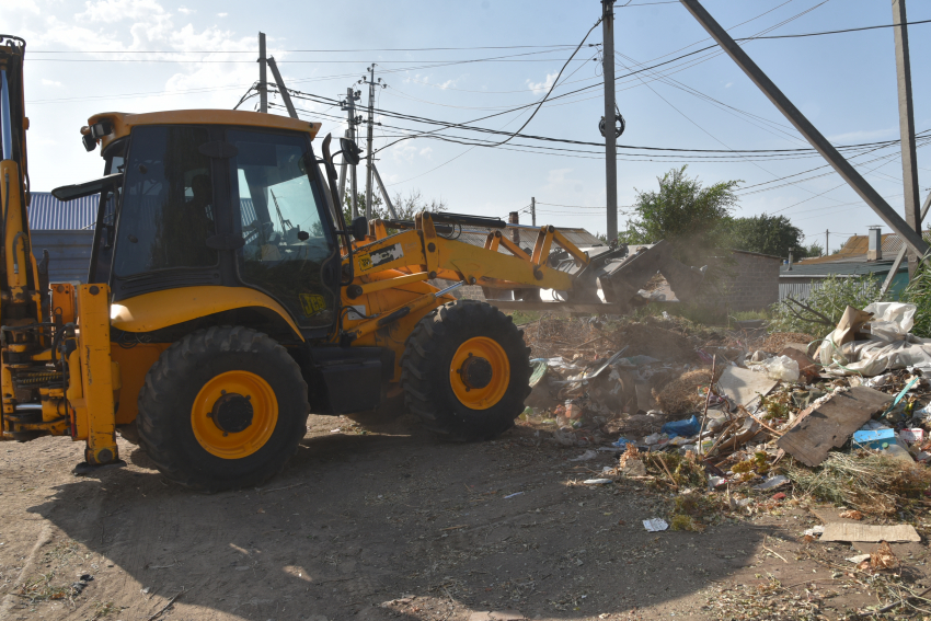 10 тысяч тонн мусора вывезли с улиц Астрахани