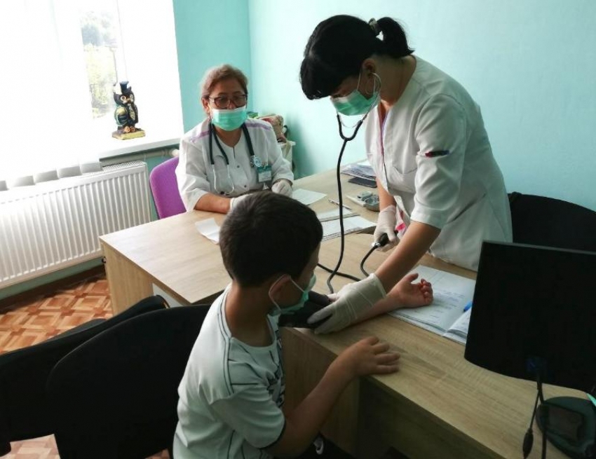 Астраханские врачи продолжают работу в Кременском районе ЛНР
