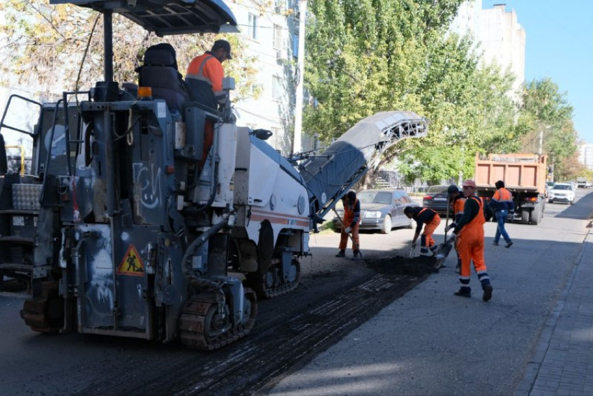 В Астрахани ремонтируют проблемный участок