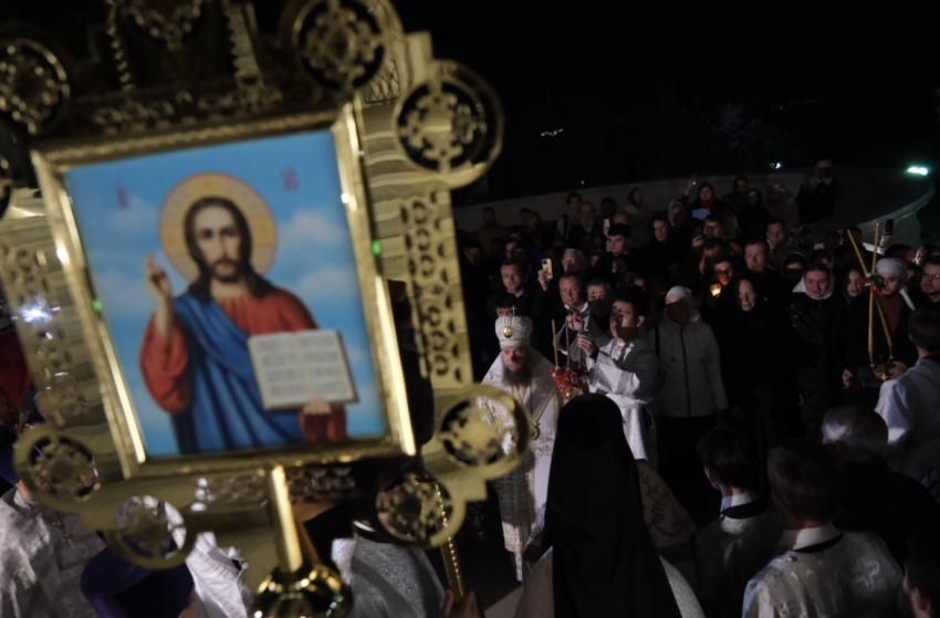 В храмах Астраханской области проходят пасхальные богослужения