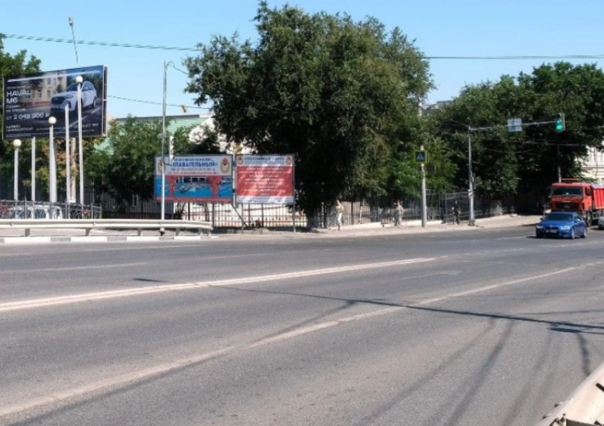 В Астрахани комплексно благоустраивают улицу со спорткомплексом «Спартак»
