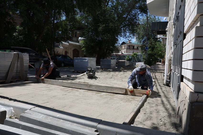 В Астрахани ремонтируют улицу Чалабяна