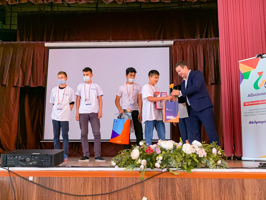 Равные возможности: «Ростелеком» в Астраханской области поддержал проведение инклюзивного чемпионата «Абилимпикс»