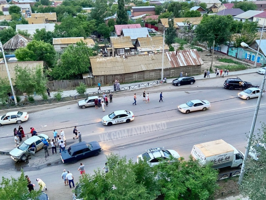 Новости севастополя юго восток. Юго-Восток 3 Астрахань. Магнитогорская улица Астрахань. Астрахань третий Юго Восток. Астрахань 2000.