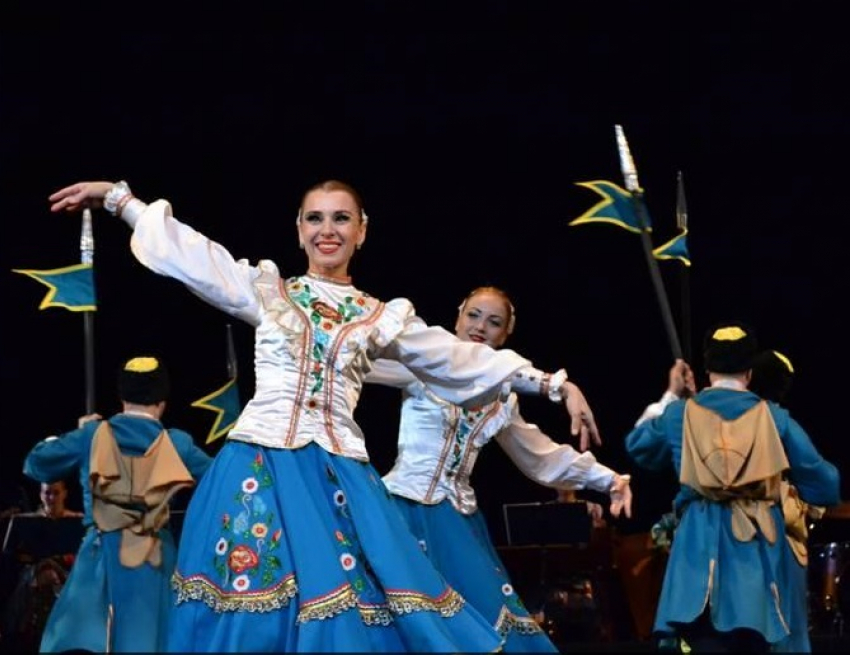 Астраханский ансамбль песни и танца представит новую программу