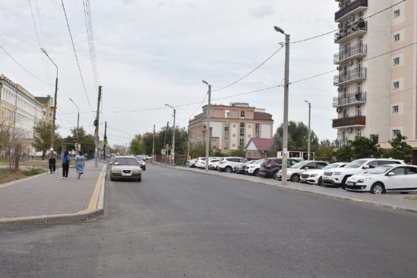 В Астрахани подходят к концу ремонт дорог на улицах Бакинской и Адмиралтейской 