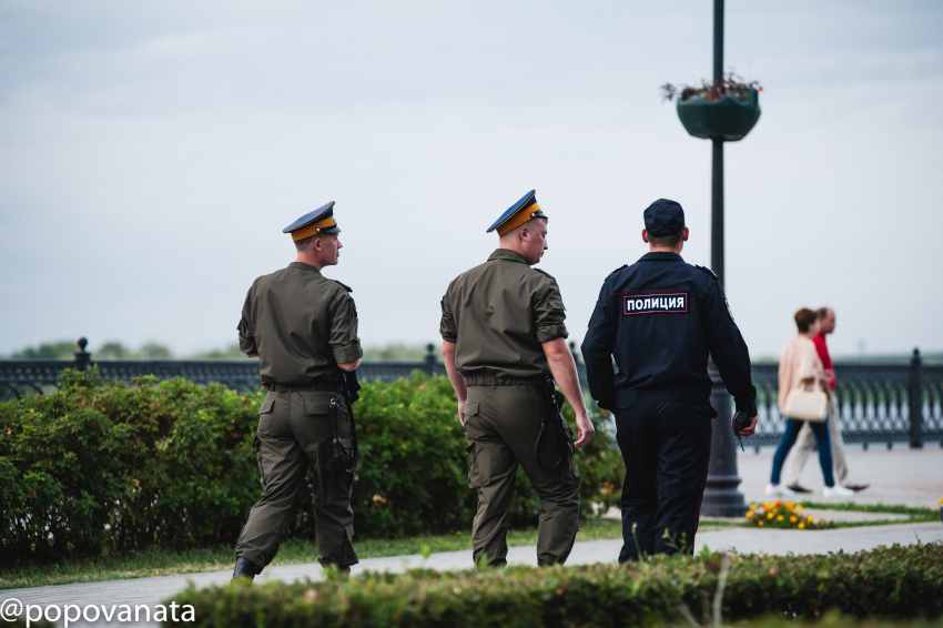 Полицейский спас женщину и оплатил ей такси