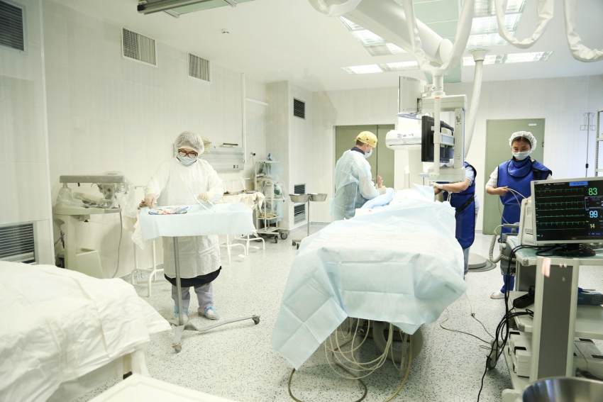 Астраханские врачи спасли пациента, проведя уникальную операцию