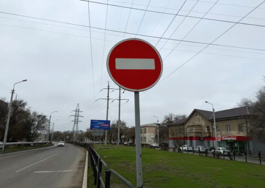 В Астрахани две субботы подряд будут массово ограничивать автодвижение