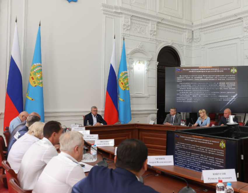 Астраханский губернатор поручил главам районов поддерживать добровольных пожарных