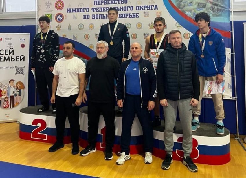 Трое астраханцев стали победителями первенства ЮФО по вольной борьбе
