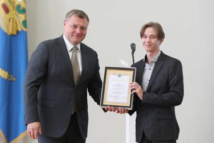 Губернатор Астраханской области поздравил лучших сотрудников органов юстиции