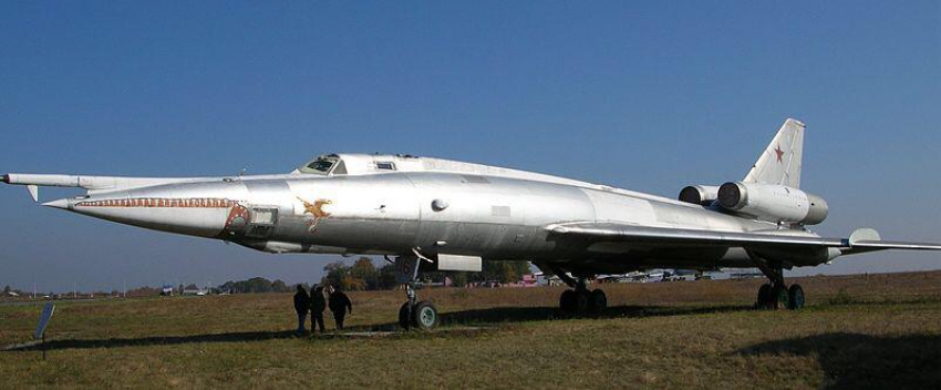 Самолет с отказавшим двигателем совершил аварийную посадку в Астраханской области
