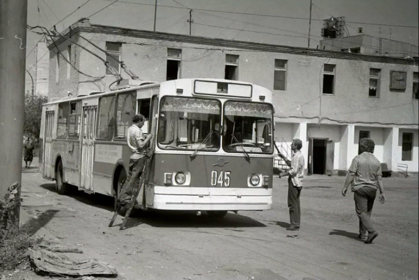 5 ноября астраханцы отметили бы 55-летие троллейбуса в Астрахани. Если бы он был