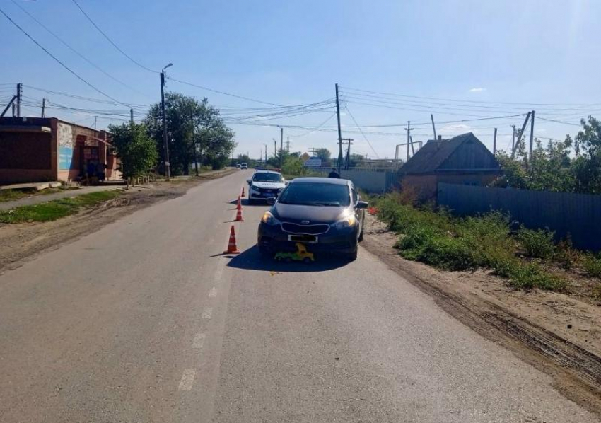 В Астраханской области трехлетний ребенок попал под колеса авто