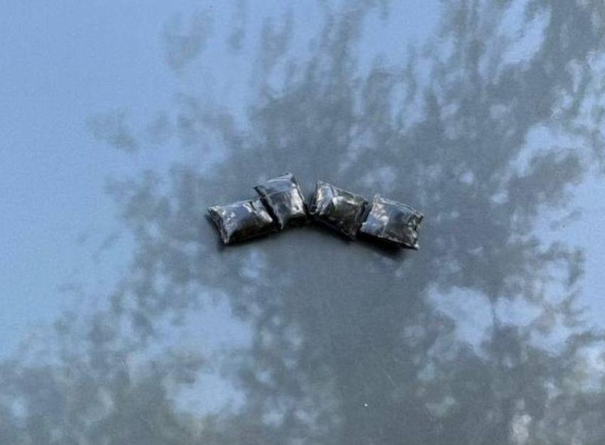 Троих астраханцев отправили в колонию за попытку перепродать наркотики