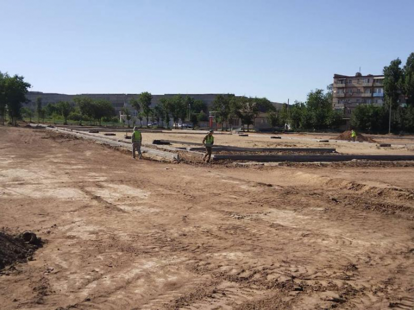 В Астрахани активно продолжается благоустройство сквера «Антикормаш»