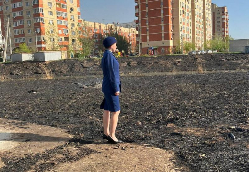 Астраханская прокуратура выяснит причину пожара в жилом секторе