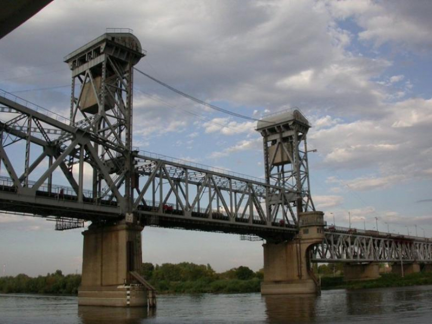 Астраханский Старый мост будет разведен 