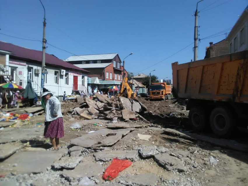 Астраханцы ликуют: заканчивается ремонт на улице Безжонова и начат на улице Каховского