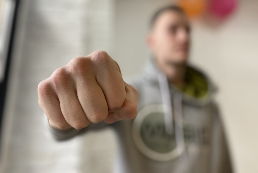 Астраханцы попали под жёсткий прессинг коллекторов 