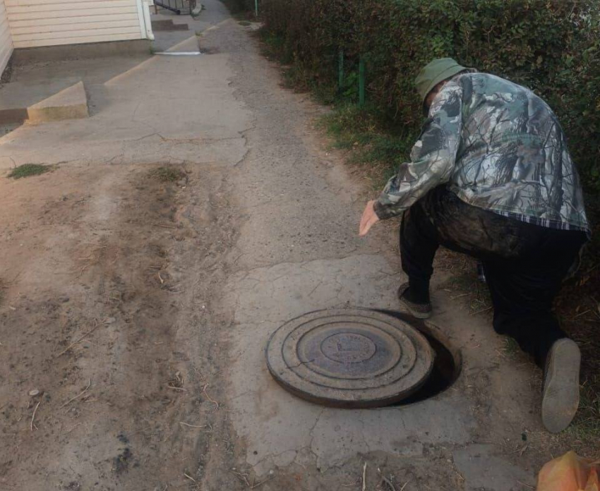  В Астраханской области мужчина провалился в открытый канализационный люк
