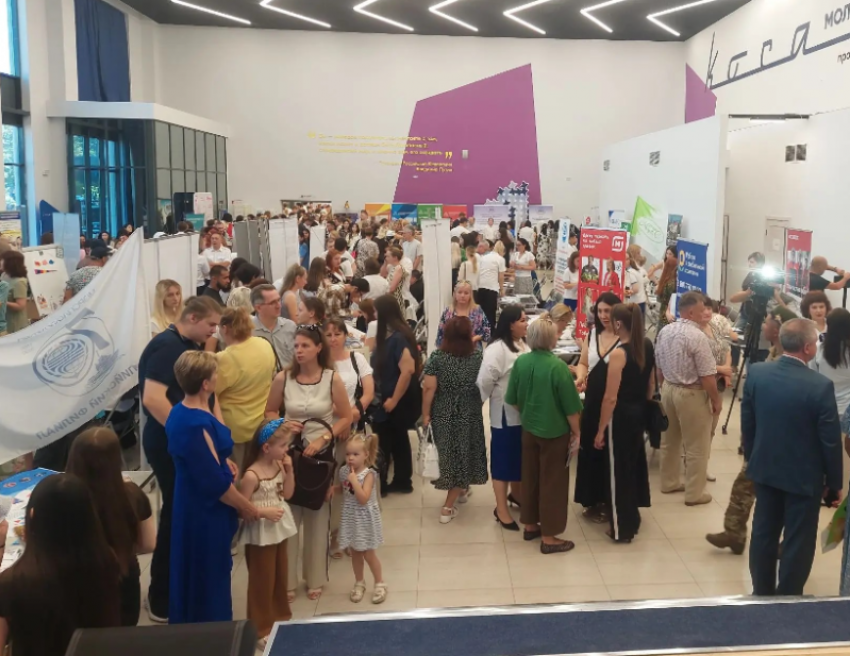 В Астрахани состоялась ярмарка трудоустройства с акцентом на помощь работодателям