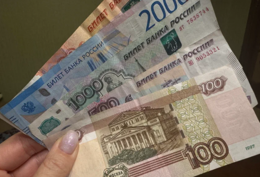 Астраханка систематически воровала деньги с банковского счета пожилой соседки