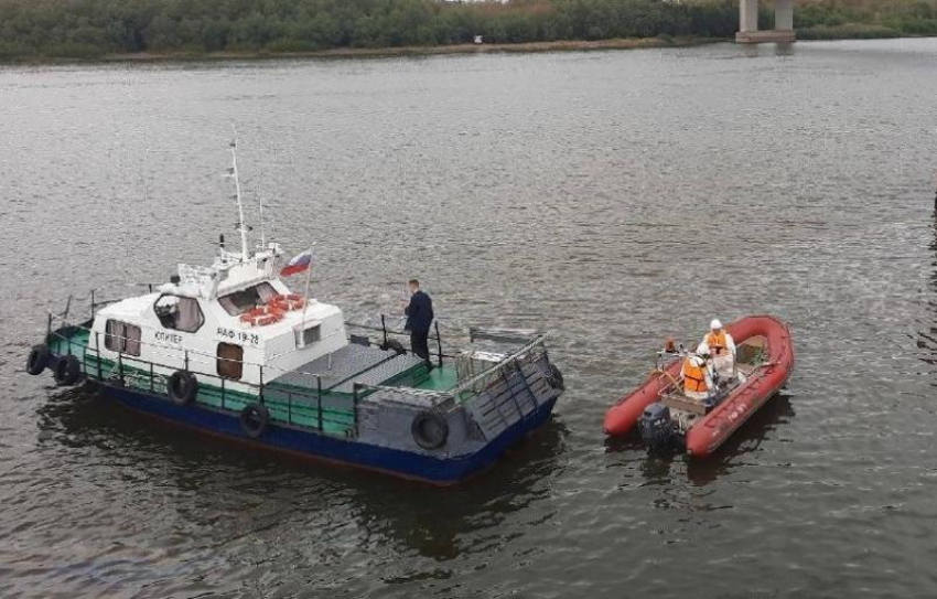 В Астрахани по Волге растеклось маслянистое пятно в 300 «квадратов»