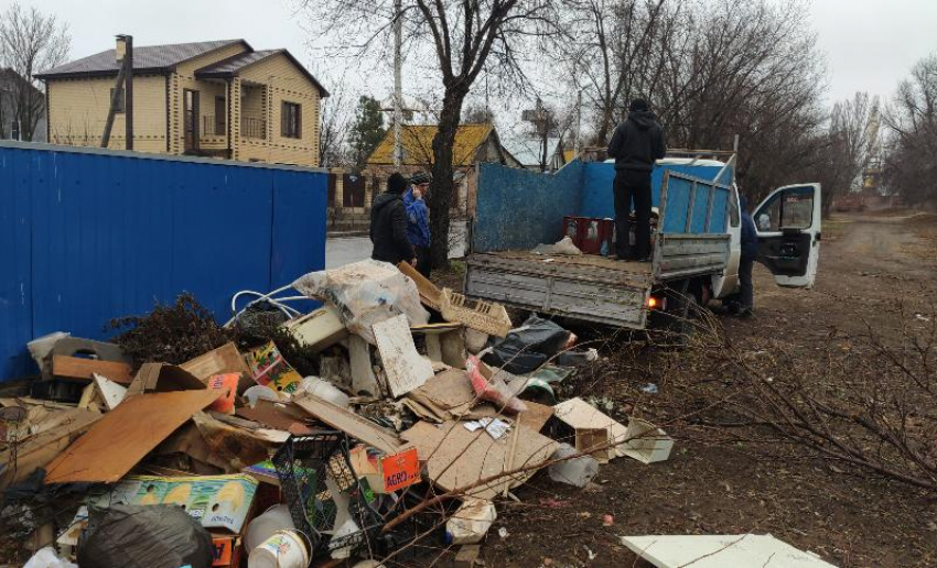Астраханскому водителю грозит штраф в 50 тысяч за захламление контейнерной площадки