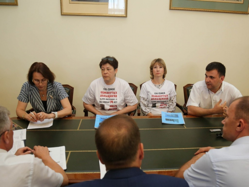 Астраханским дольщикам, вышедшим на пикеты, помогут решить проблему