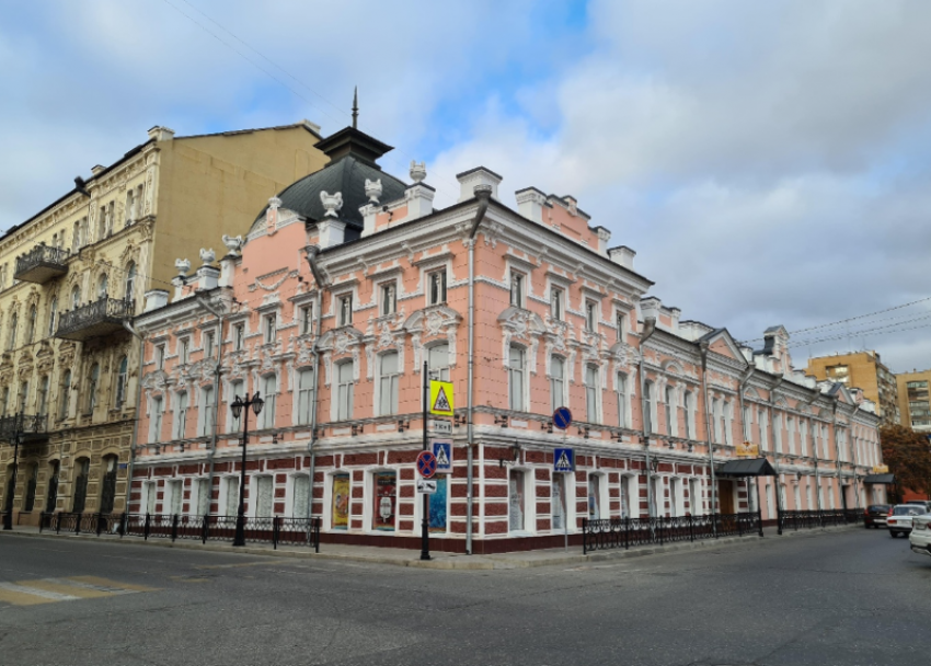 В Астрахани подрядчик присвоил деньги нацпроекта на замену тротуара