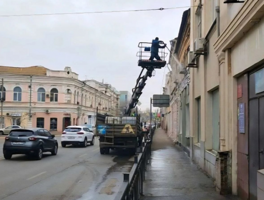Астраханским коммунальщикам поручили отмыть фасады городских домов