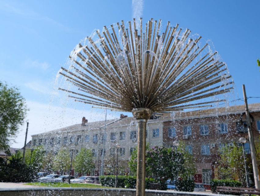 В Астрахани определились с датой запуска городских фонтанов