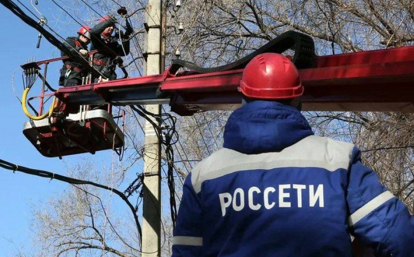 Три недели без света: жителям запаромных сёл Икрянинского района восстановили электроснабжение