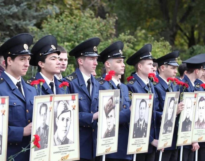 В Астрахани провели патриотический митинг и почтили память бойцов 28-й Армии