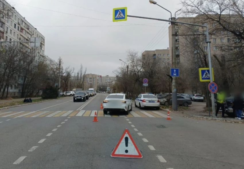 В Астрахани у «Детского мира» сбили ребенка на пешеходном переходе